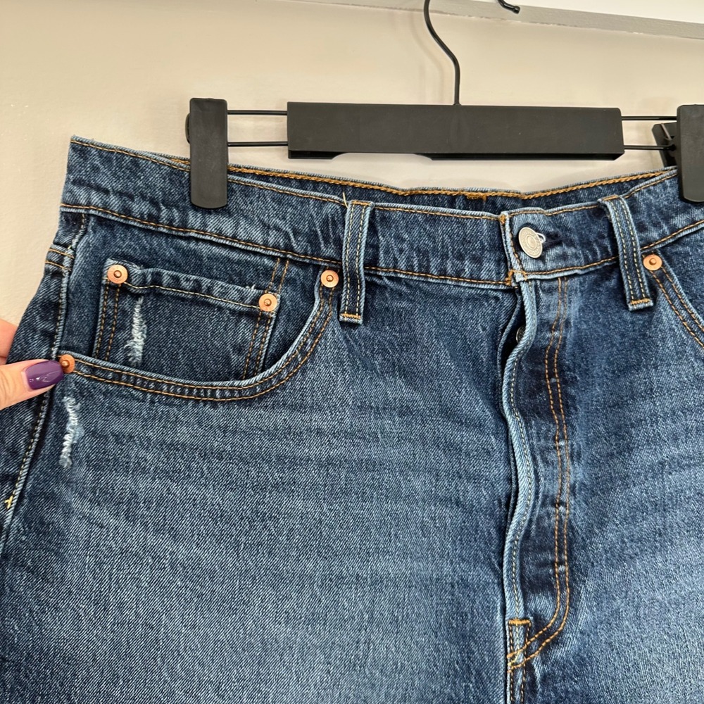 Levi's 501 High Rise Button Fly Denim Jean Shorts Women's Size 34 Distressed‎ - Picture 3 of 8